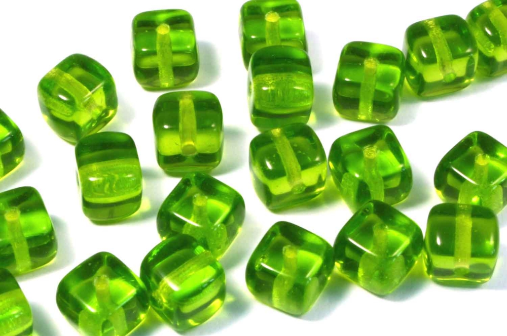 Bild 1 von 50 x Böhmische Glasperlen, Würfel 6 mm, grün