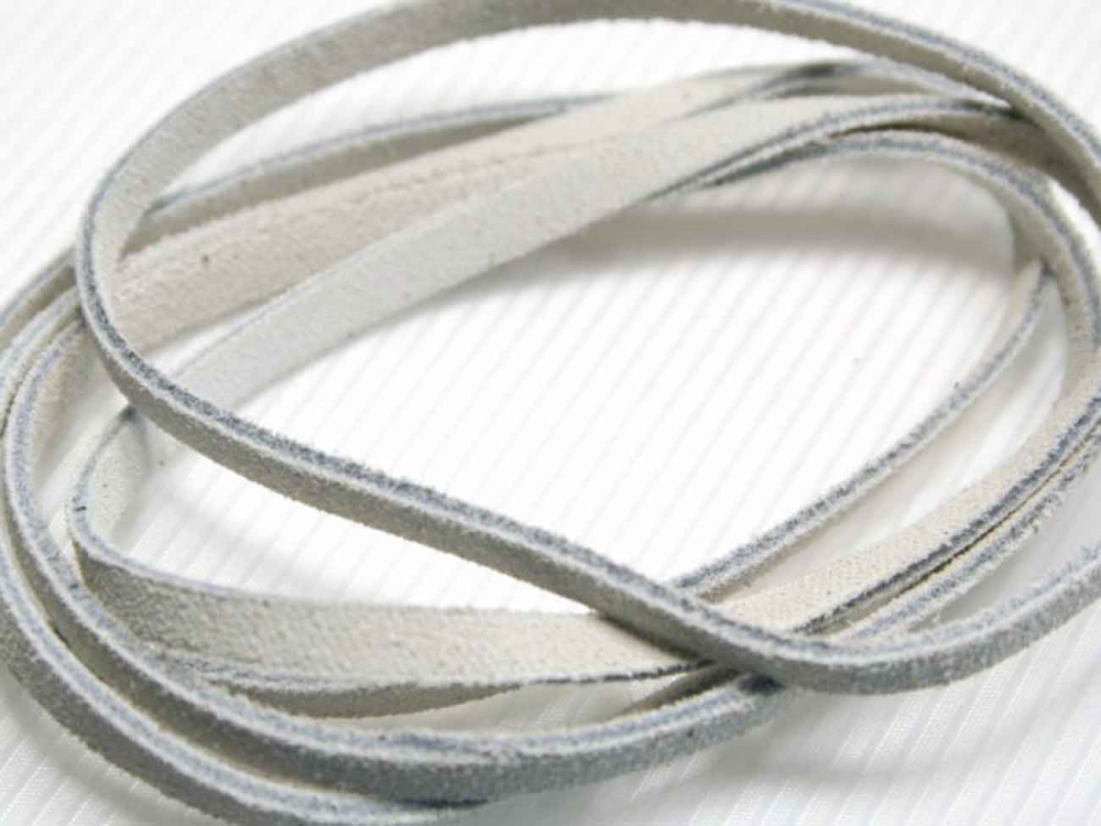 Bild 1 von 1 Meter Wildleder Band, Top Qualität, 4 x 2 mm, weiß