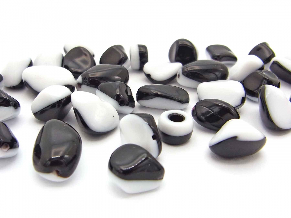 Bild 1 von 25 x Böhmische Glasperlen, div. Formen,  schwarz-weiß