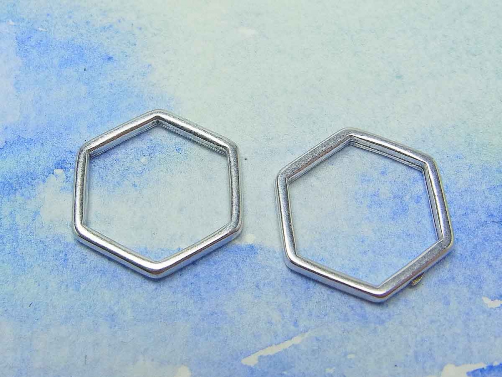 Bild 1 von 3 Metallanhänger, kleines Hexagon, 11 x 10 mm, versilbert, 