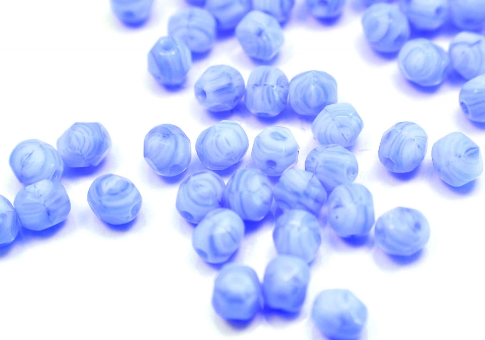 Bild 1 von 100 x Böhmische Glasperlen, Glasschliffperlen, 4 mm, weiß-blau