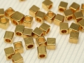 10 x Metallperle, Würfel, 5 x 5 mm, vergoldet