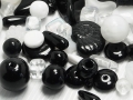 Bild 2 von 100 g böhmische Glasperlen Mischung, PINGUIN, schwarz, weiß, kristall