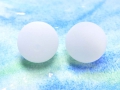 2 Polarisperlen, rund 14 mm, weiß matt