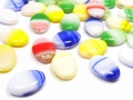25 x Böhmische Glasperlen, oval, 16 mm, weiß-bunt