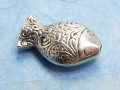 Metallperle, großer Fisch, 26 mm, versilbert. 1 Stück