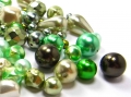 Bild 2 von 50 g Böhmische Glasperlen, Wachsperlen, grüne Mischung