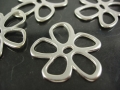 Metallanhänger,  Blume, 32 mm, versilbert,
